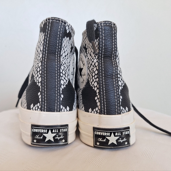 Black a white converse - Picture 3 of 5